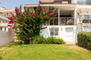 Peaceful House with Refreshing Terrace in Cesme